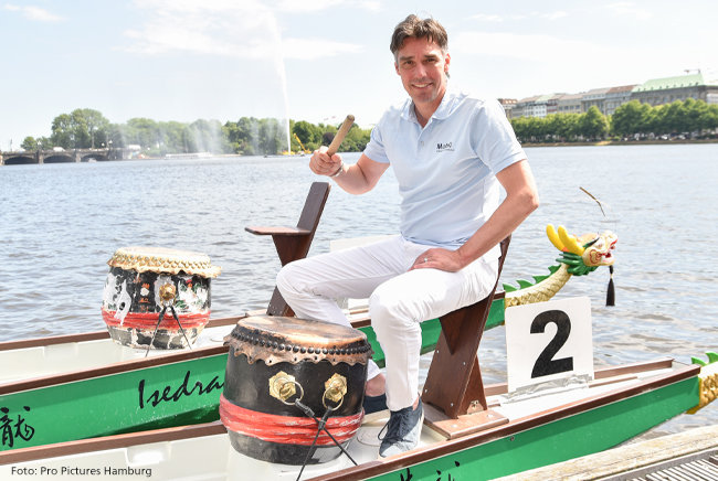 Michael Stich im Drachenboot