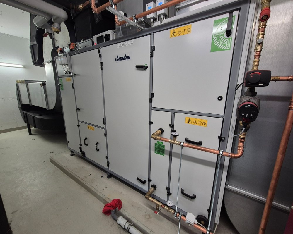 Einbau Kompaktlüftungsgeräte KaCompact KG mit integrierter Wärmerückgewinnung