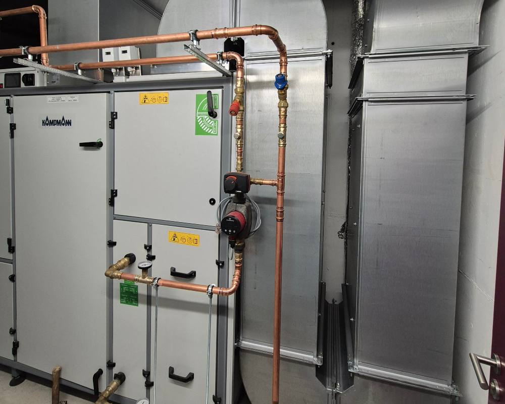 Einbau Kompaktlüftungsgeräte KaCompact KG mit integrierter Wärmerückgewinnung