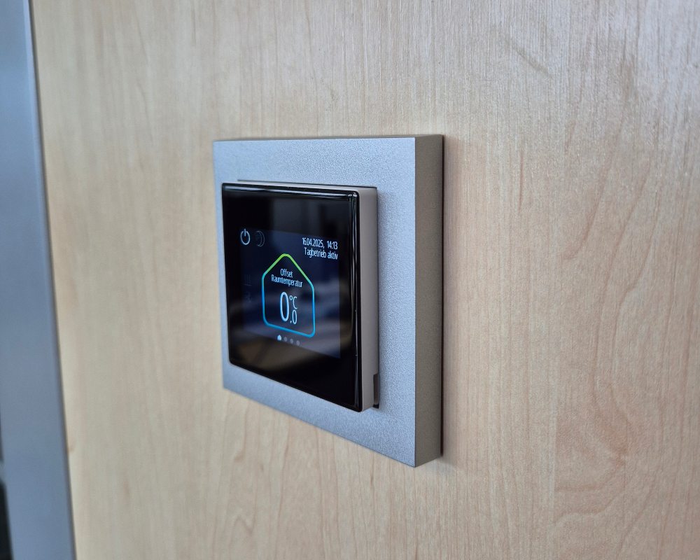Smarte Raumsteuerung KaControl MC für alle Heiz-, Kühl- und Lüftungskomponenten